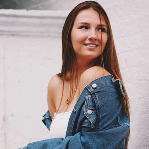 Meet your Posher, Alexis